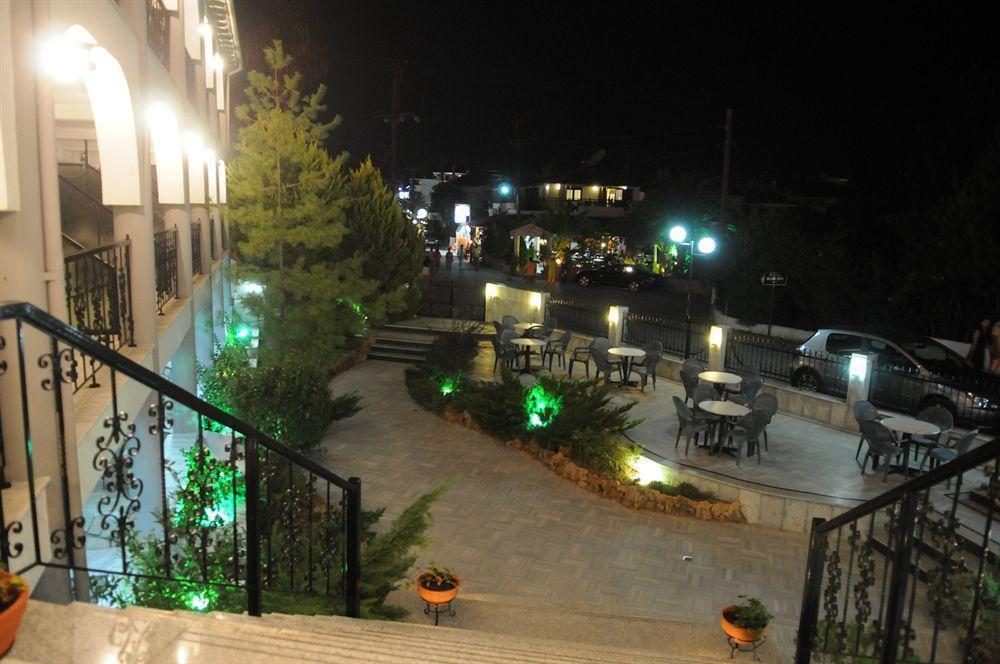 Pegasus Hotel Hanioti Bagian luar foto