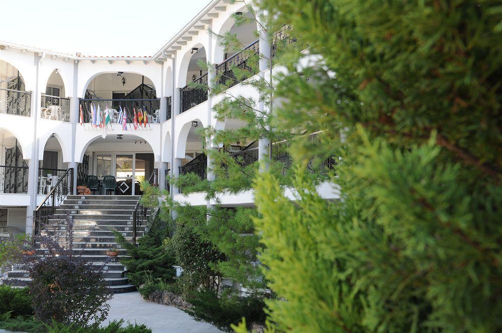 Pegasus Hotel Hanioti Bagian luar foto